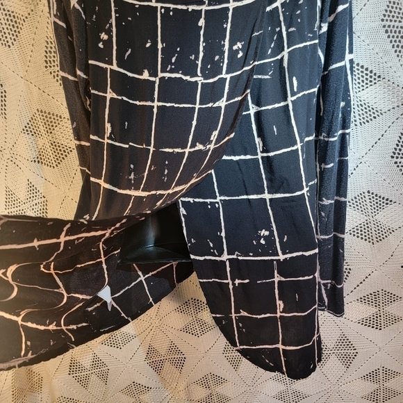 Versona size medium black cream lines with flaps in back. Long sleeve. - Picture 6 of 13